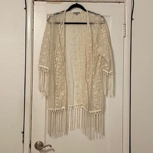 Cream lace medium length kimono w/ fringe, M/L